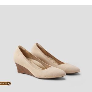 Vivaia Almond-Toe Wedge (Tamia Wedge Pro) Size 9